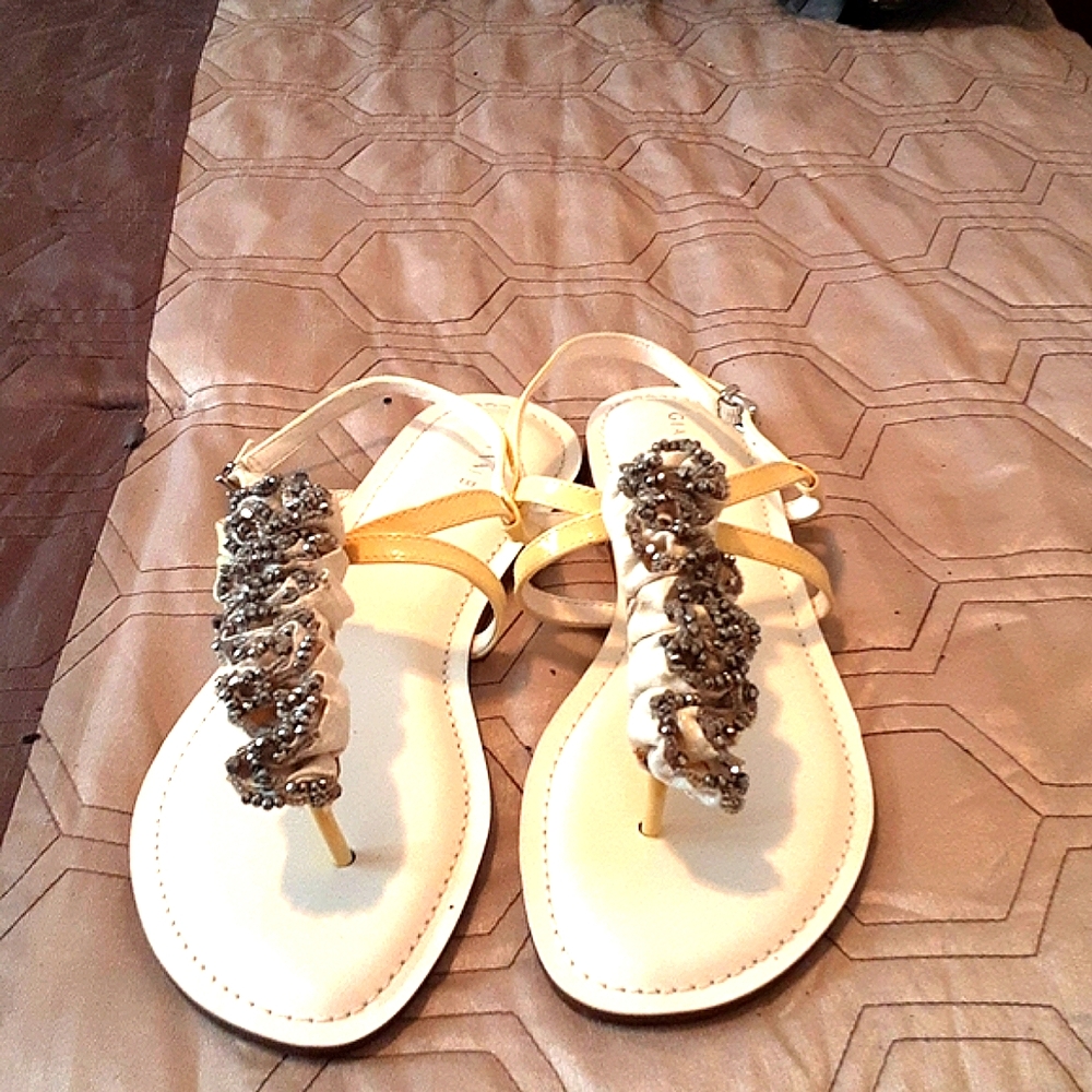 GIANNI BINI Cream Colored Sandals  Size 9.5M